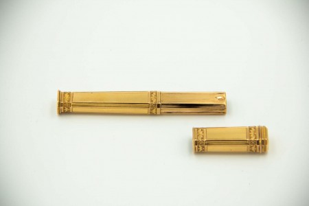 Porta-Lacre em ouro com relevos